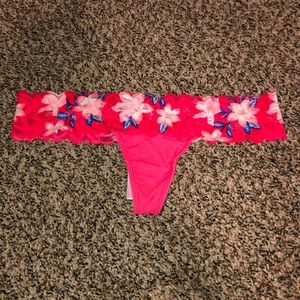 🌹lace trim thong by pink